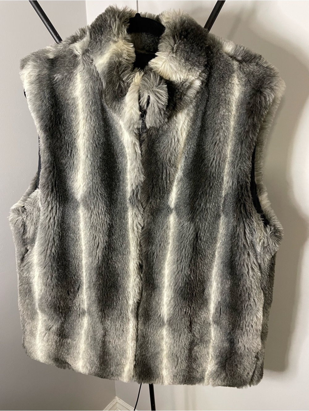 Plush Faux Fur Zip Vest in Gray and White